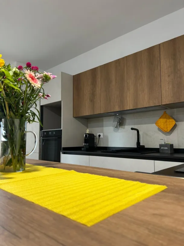   Cucina Stosa Infinity materico calce rovere nodato